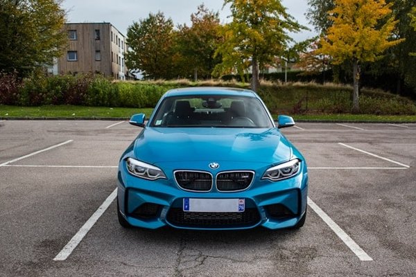 Come garantire che il sistema di sicurezza passive sia sempre funzionale in un veicolo con molte tecnologie integrate?