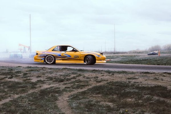 Quali sono le tecniche per mantenere il sistema di raffreddamento efficiente in un veicolo da competizione?